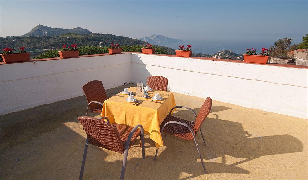 Freedom Holiday Residence Massa Lubrense Restaurant bilde